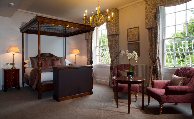 The Jane Austen Room with four-poster bed at Bailbrook House